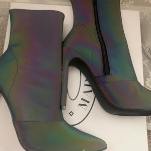 Whimsy Metallic Boot &’ matching clutch